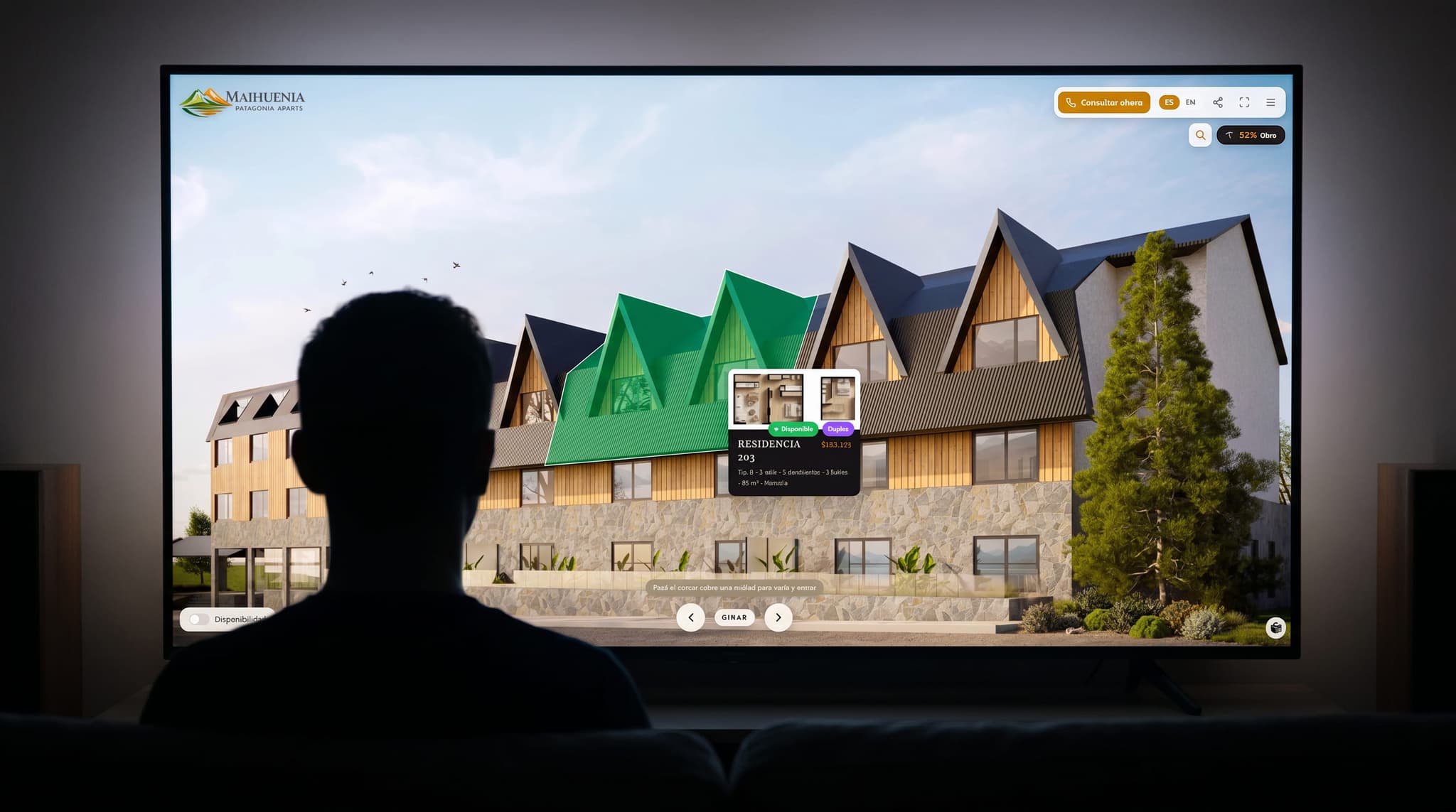 Showroom Maihuenia en el televisor de un living: unidad dúplex resaltada con su ficha y el avance de obra